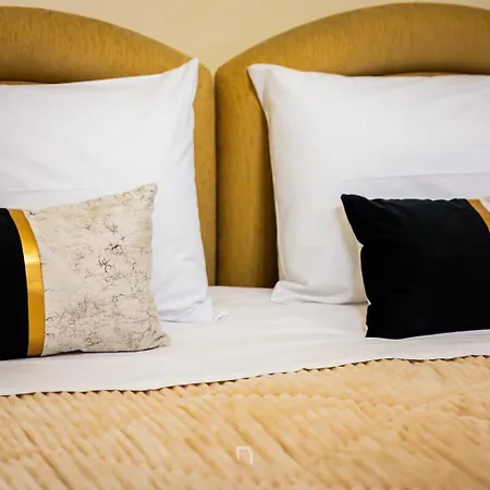 Hotel Enastron *