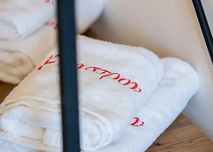 έναστρον Ξενοδοχείο *