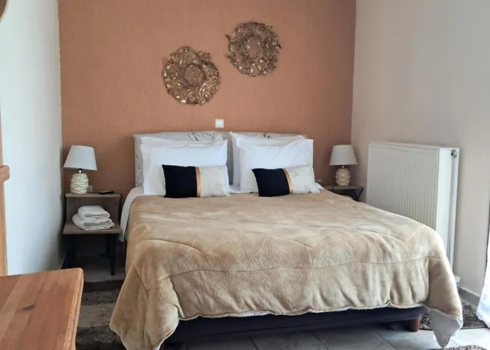 έναστρον Ξενοδοχείο *