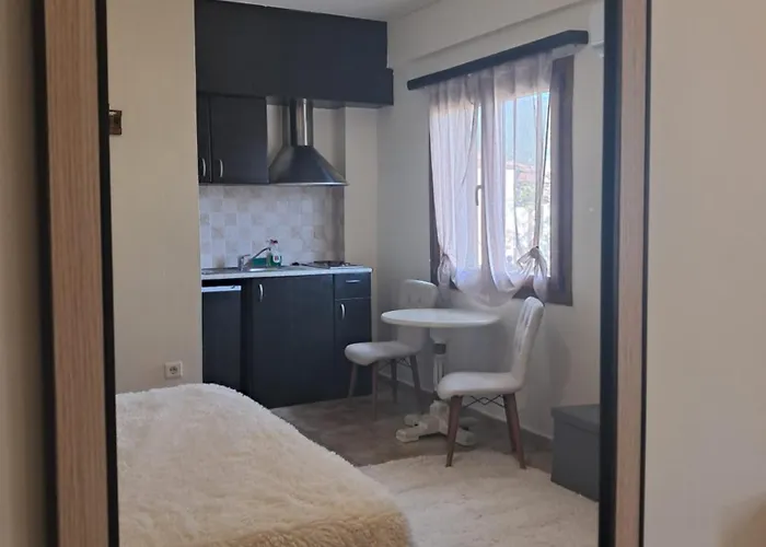 έναστρον Ξενοδοχείο *